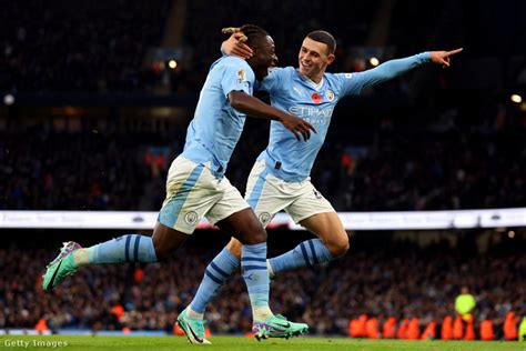 Manchester City játékosok ünneplése egy Premier League mérkőzésen