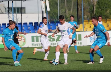 U14-es futballcsapatok játék közben Tiszakécskén