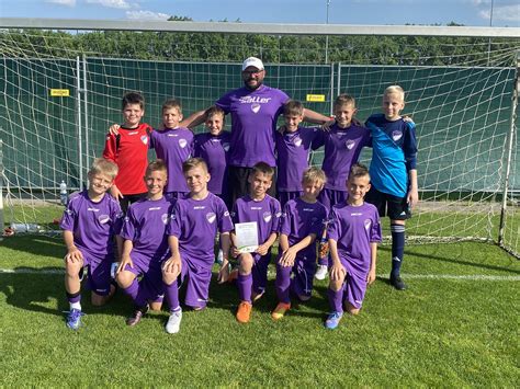 Az U11-es győztes csapat és a díjátadó ceremónia