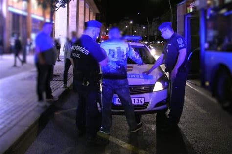 Rendőrségi intézkedés a Deák téren