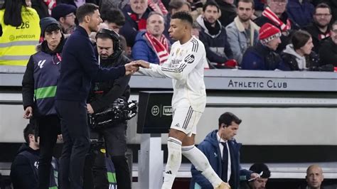 Real Madrid csapatlogó és várható felállás