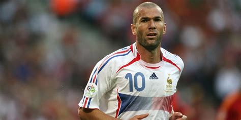 Zinedine Zidane panenkás tizenegyest lő a 2006-os világbajnoki döntőben