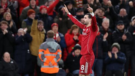 Saka gólt ünnepel az Emirates Stadiumban