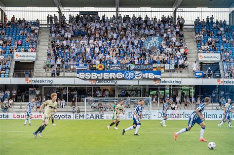 Silkeborg IF és Esbjerg FB logók, labdarúgó stadion