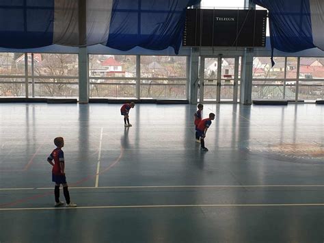Fiatal futsal játékos edzésen