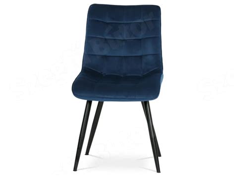 Kék székek a stadionban