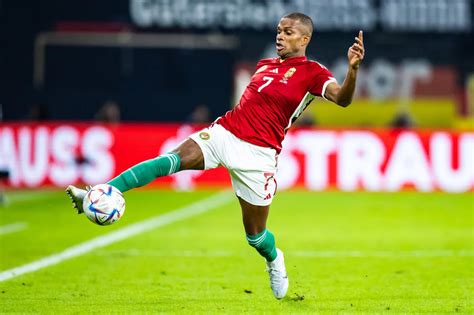Cseri Tamás és Loic Nego akcióban a San Marino elleni vb-selejtezőn