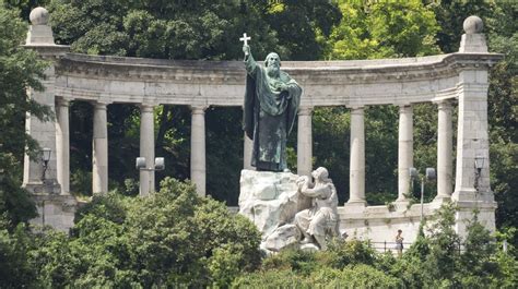 A Szent Gellért tornacsarnok kívülről