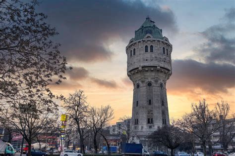 Újpesti Víztorony és buszmegálló