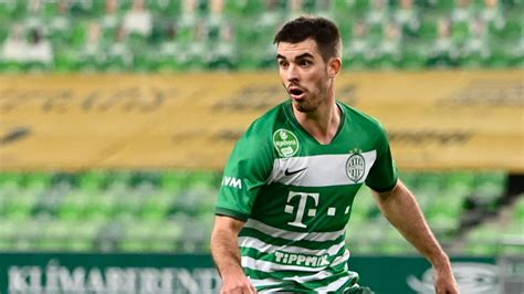 Ihor Haratin tizenegyesből lő gólt a Barcelona ellen