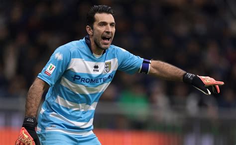Gianluigi Buffon fiatalon a Parma mezében