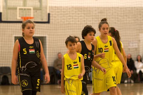 U11 kosárlabda csapat ünnepli a győzelmet