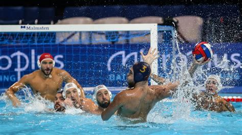 Vízilabda játékosok sapkában