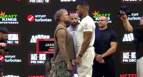 Anthony Joshua kiüti Jake Pault a ringben