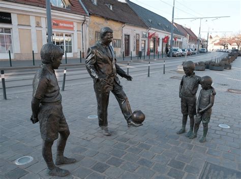 Puskás Ferenc szobor