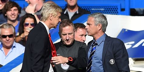 Mourinho és Wenger konfrontációja a pályaszélén