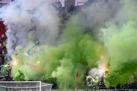 Ferencvárosi szurkolók a stadionban