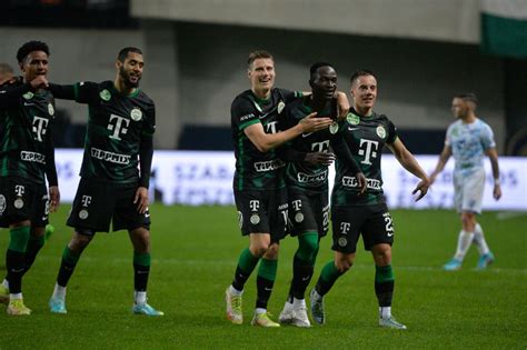 Ferencvárosi játékosok gólöröme