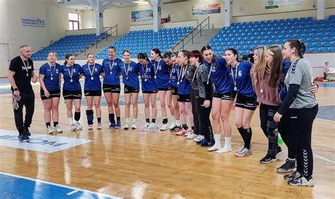 Fiatal kézilabdázók a pályán