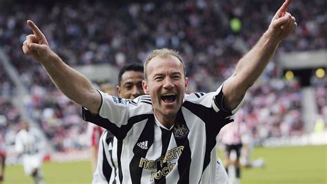 Alan Shearer ünnepli gólját