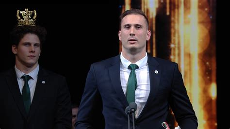 A Ferencváros férfi vízilabdacsapata az Év Csapata díj átvételekor