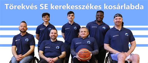 Kerekes székes kosárlabda csapat felállásban