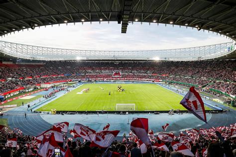 Az Ernst Happel Stadion belső tere egy mérkőzés előtt