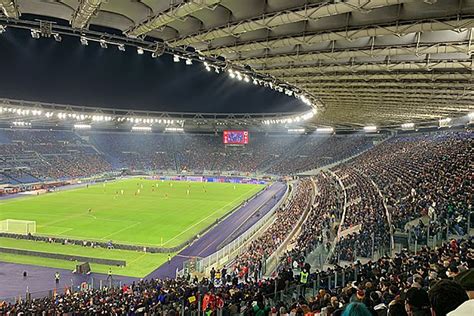 Olasz Serie A mérkőzés hangulata a stadionban