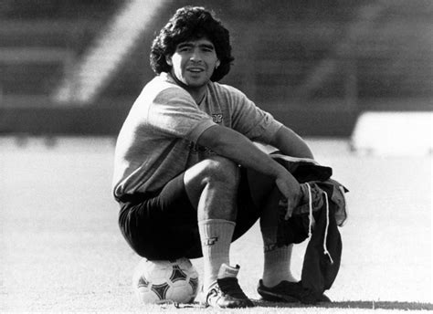 Diego Maradona a bemutatkozó mérkőzésén az argentin válogatottban