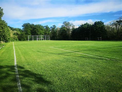 Focipálya fiatalokkal