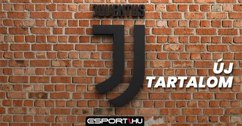 A két csapat logója és a stadion hangulata