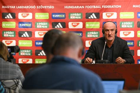 Labdarúgó mérkőzések játékoskerete és cserelehetőségek