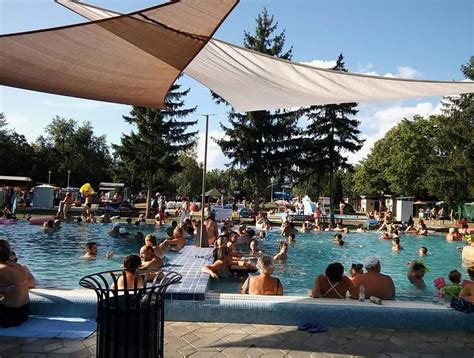 Az ózdi strandfürdő medencéi és területe