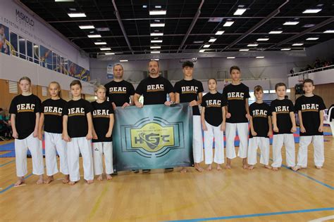 Egy csoportkép egy nemzetközi karate edzőtáborból