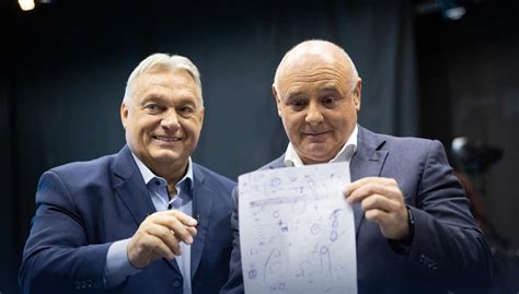 Orbán Viktor fiatalon focizik