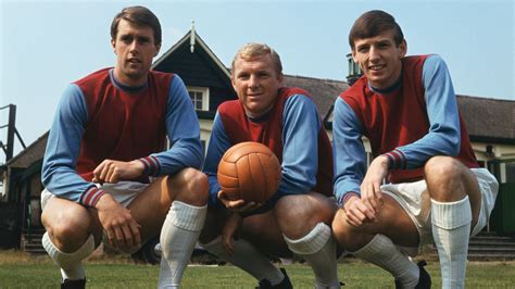 Bobby Moore, Geoff Hurst és Martin Peters, a három 1966-os angol világbajnok, akik a West Ham United játékosai voltak