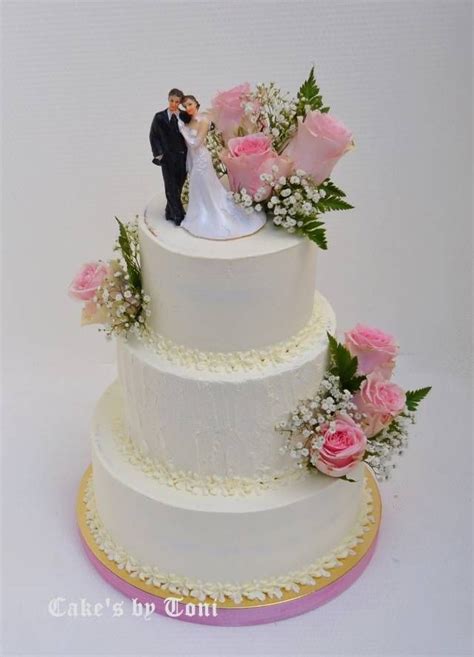 Három emeletes esküvői torta