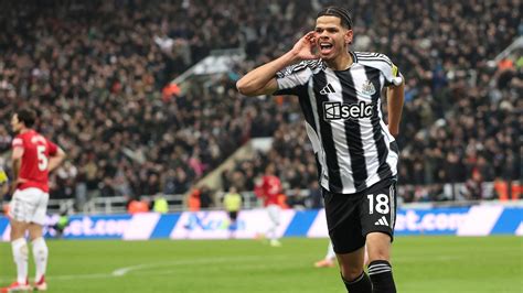 Manchester United játékosok ünneplik a győztes gólt