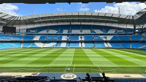 Manchester City stadion VIP ülőhelyek a kispadok mögött