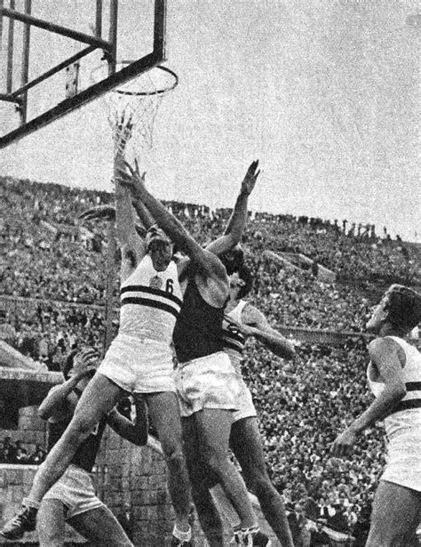 A Népstadionban felállított kosárlabdapálya az 1955-ös Eb idején