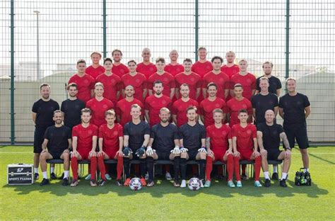 Dán labdarúgó-válogatott játékosok ünneplik a gólt