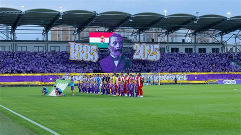 Újpest és DVTK szurkolói a lelátón