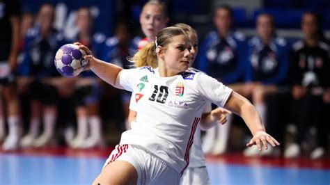 A magyar U17-es leány kézilabda-válogatott az elődöntőn