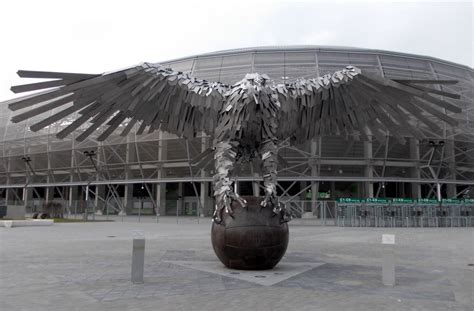 A Groupama Aréna és a nagyszabású Sas szobor