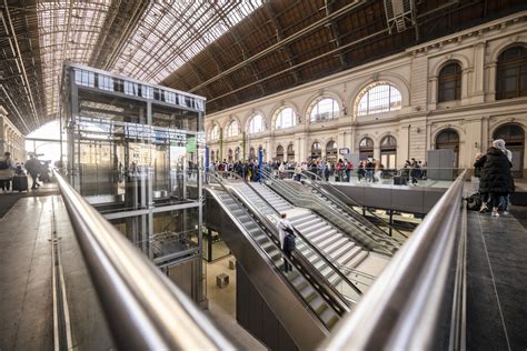 Keleti pályaudvar felújítás alatt