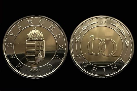 Az 1982-es magyar 100 forintos labdarúgó-világbajnokság emlékérme előlapja és hátlapja