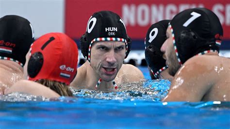 Varga Dénes dedikált sapkája