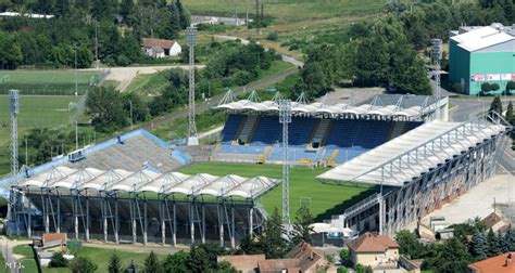 A ZTE stadionja a mérkőzés napján, szurkolókkal