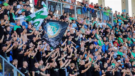 Futballszurkolók a stadionban