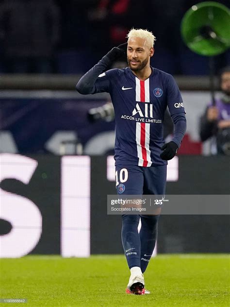 Neymar a Paris Saint-Germain mezében